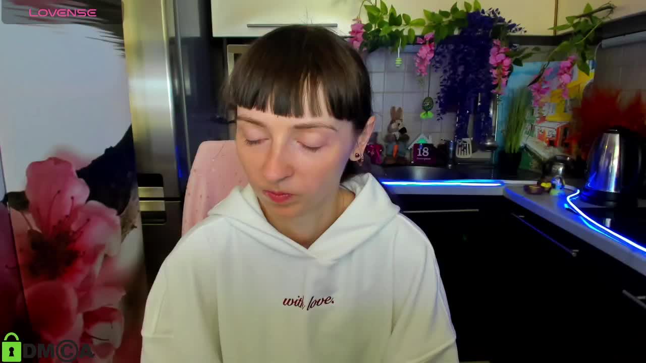 KathelinBrik Cam Model Chat April 8, 2026