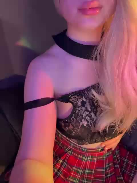 Mer_U Cam Model Chat April 8, 2026