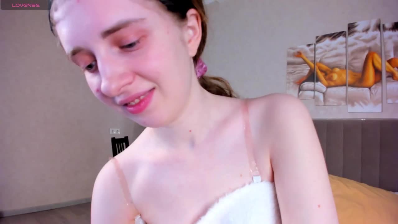 Camilla-Kelly Cam Model Chat April 8, 2026