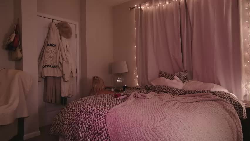 daisyy888 Cam Model Chat April 8, 2026