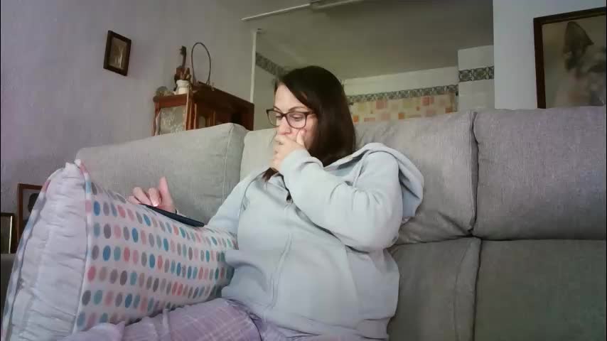 lolahueso Cam Model Chat April 9, 2026