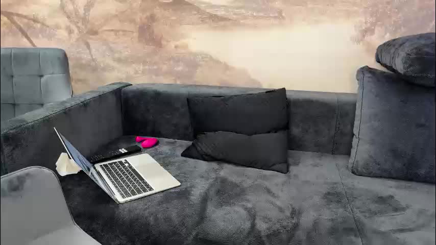 luis7777hui Cam Model Chat April 9, 2026