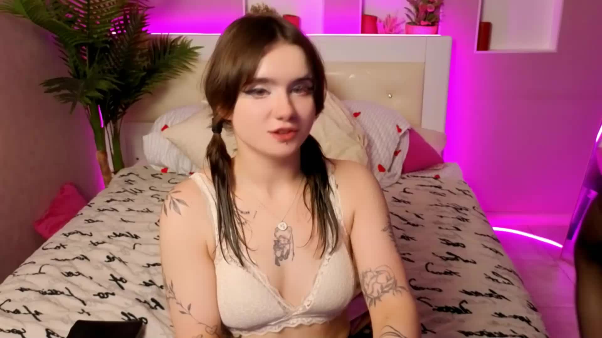 MaoandLulu Cam Model Chat April 11, 2026