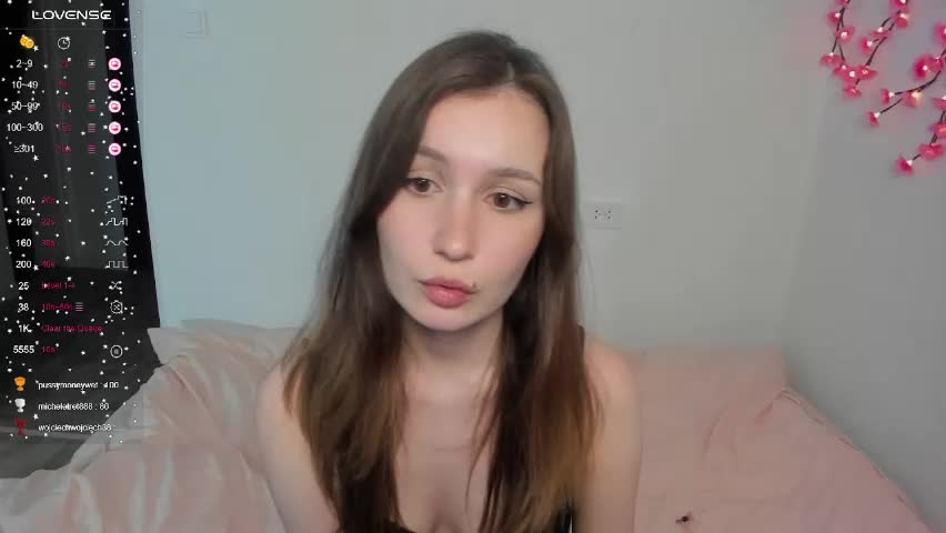 eumomino Cam Model Chat April 11, 2026