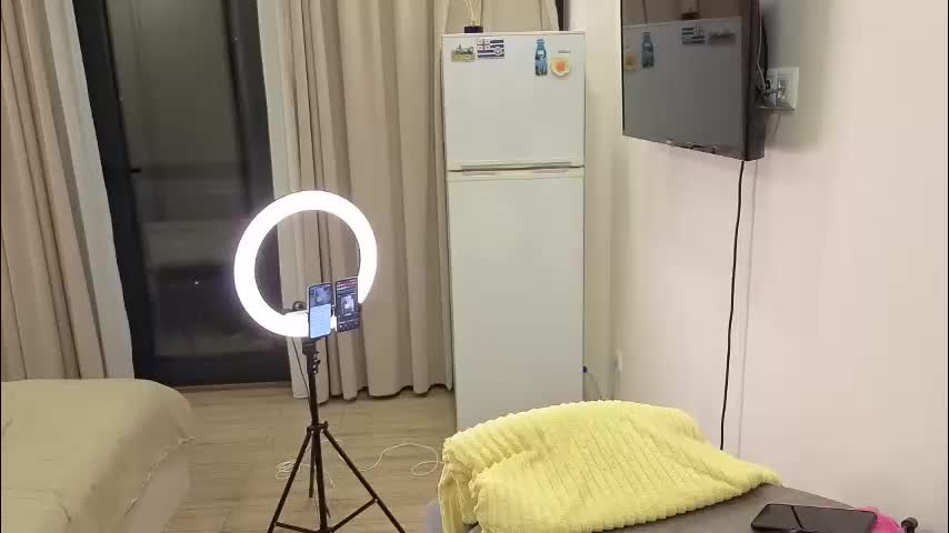 best_ass2000 Cam Model Chat April 11, 2026