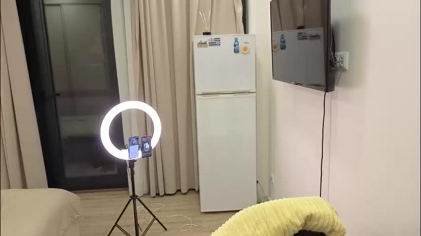 best_ass2000 Cam Model Chat April 11, 2026