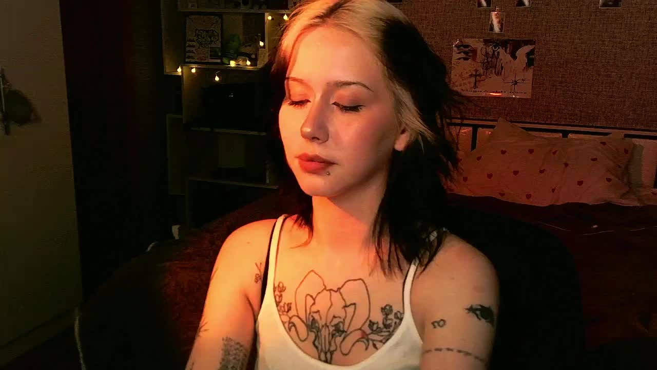 velvetsunrise Cam Model Chat April 15, 2026