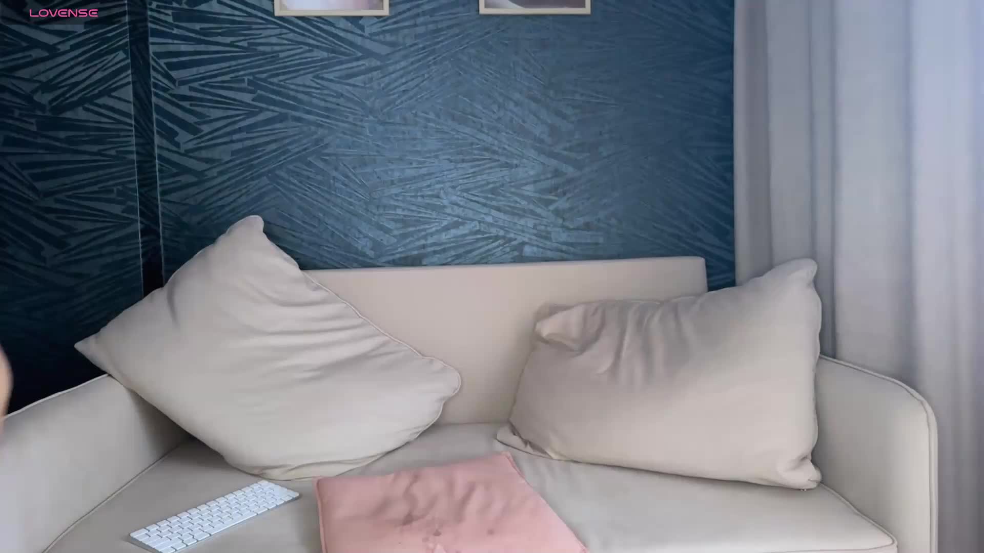 -Molly- Cam Model Chat April 15, 2026