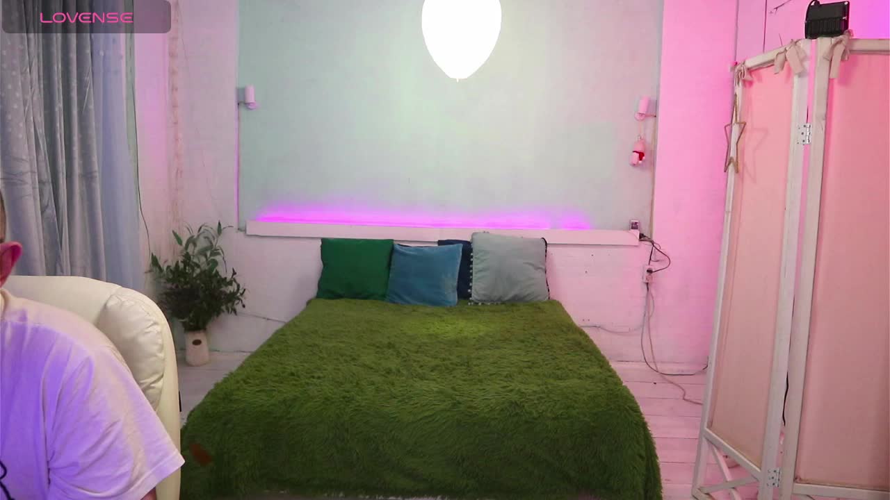 AlisaAleks Cam Model Chat April 15, 2026