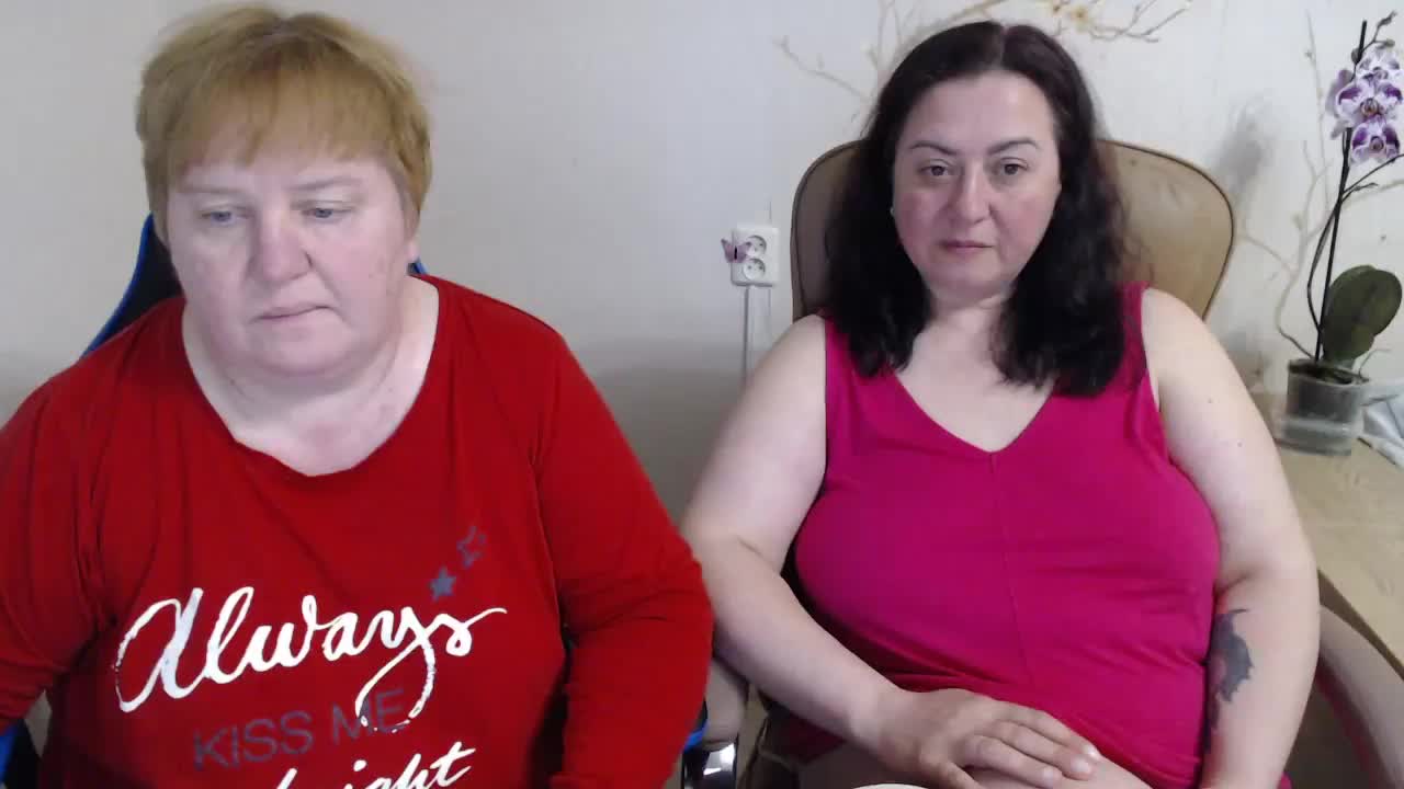 XMollyJaneEX Cam Model Chat April 17, 2026