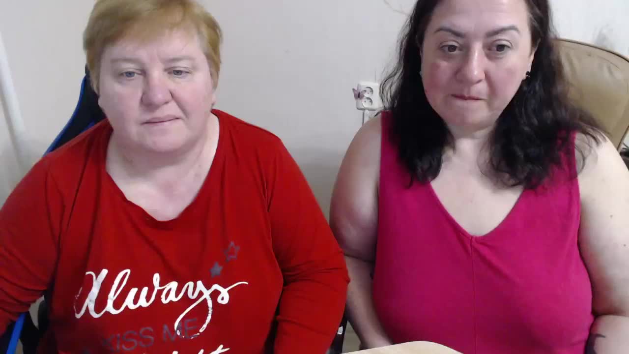 XMollyJaneEX Cam Model Chat April 17, 2026