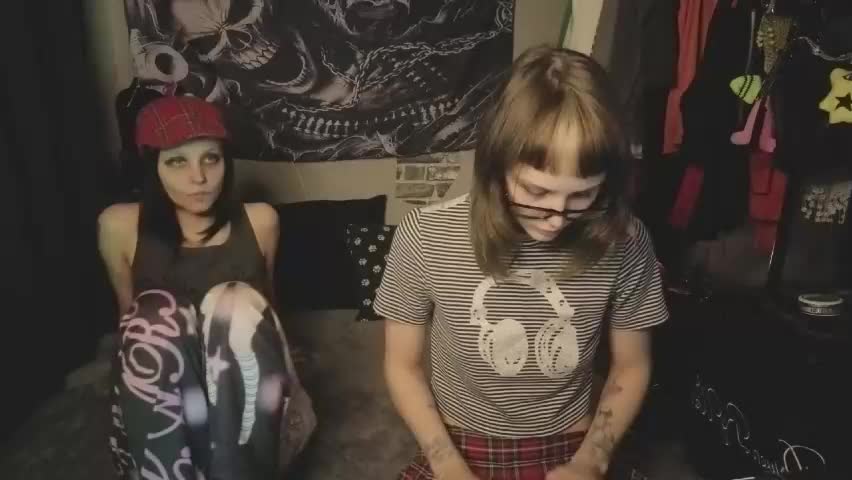 twins_terror Cam Model Chat April 17, 2026