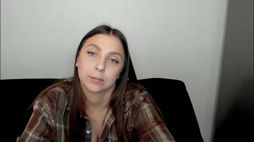 sinthiahug Cam Model Chat April 21, 2026