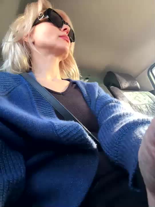 -Molly- Cam Model Chat April 21, 2026