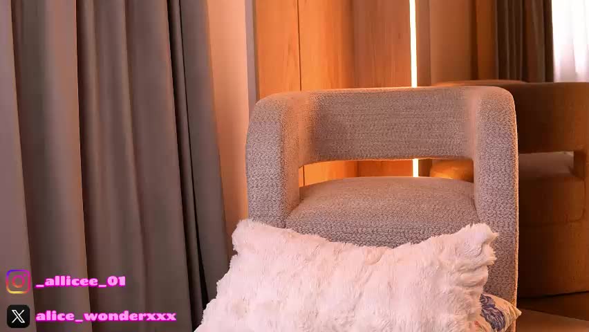 vanessasimon Cam Model Chat April 21, 2026