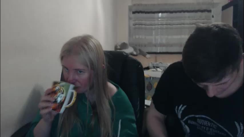 jenisandpeter Cam Model Chat April 21, 2026