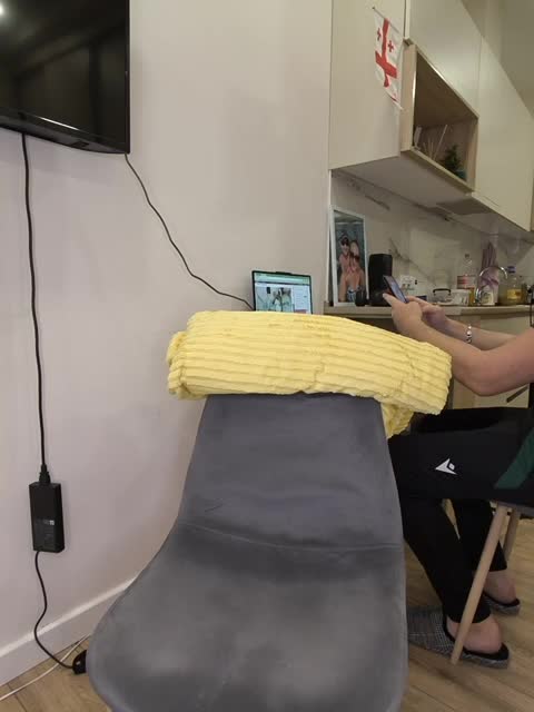 KissMyAss Cam Model Chat April 22, 2026