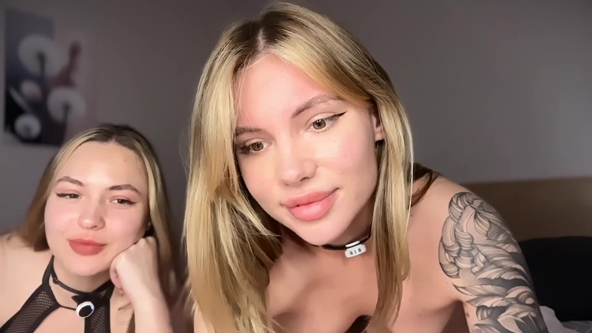 VelvetTwins Cam Model Chat April 27, 2026