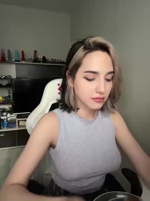Honey_buns Cam Model Chat July 18, 2026