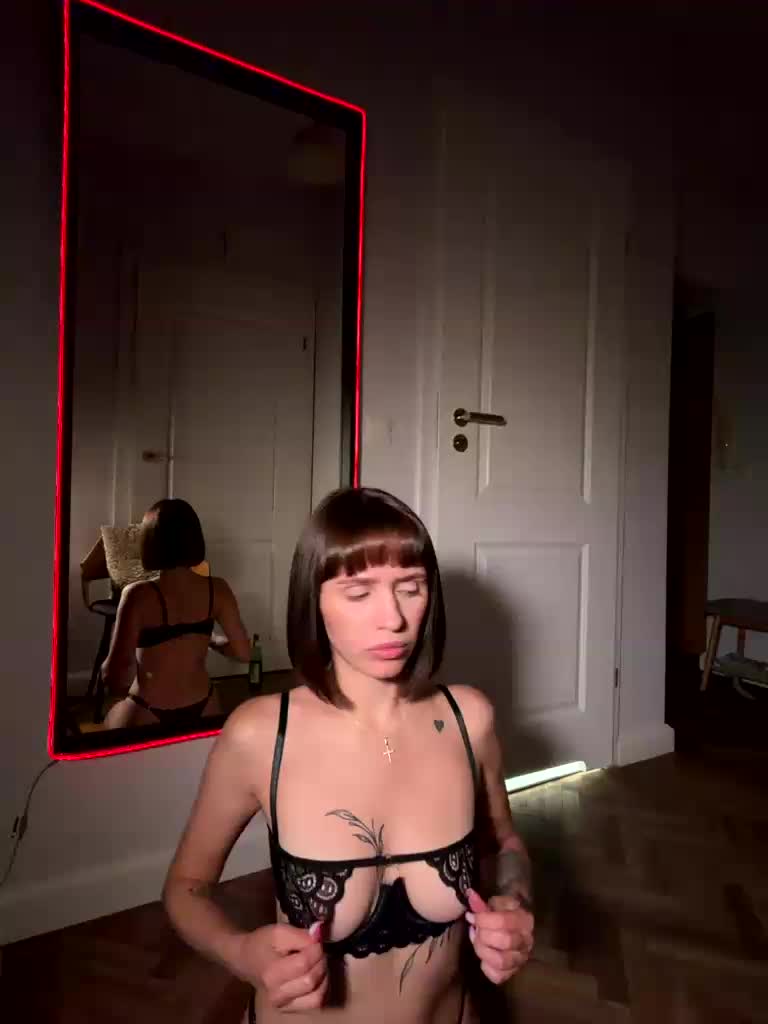 MyshkaNiks Cam Model Chat July 20, 2026