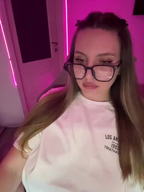 CrisKiss Cam Model Chat July 28, 2026