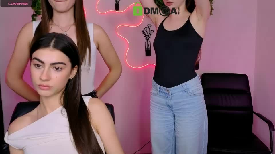 flora_ri Cam Model Chat July 30, 2026