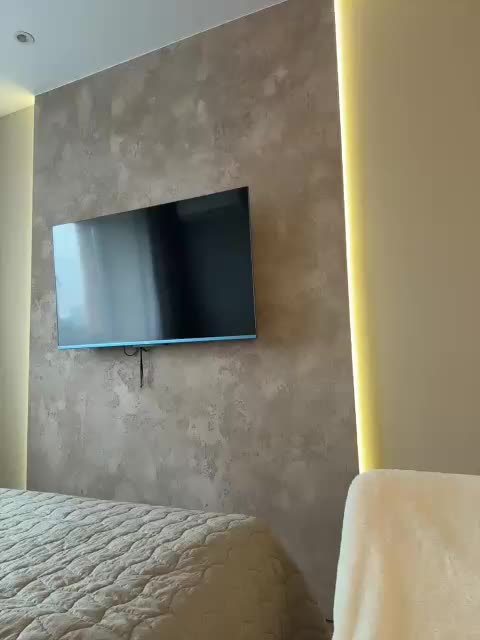 __________Z______00 Cam Model Chat August 1, 2026