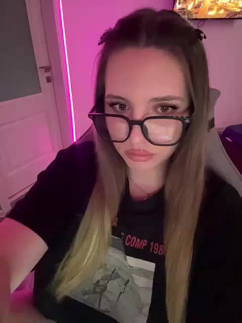 CrisKiss Cam Model Chat August 1, 2026