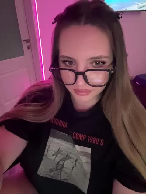 CrisKiss Cam Model Chat August 1, 2026