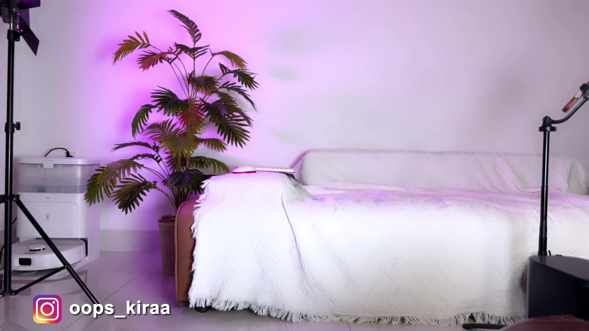 Oops_kiraa Cam Model Chat August 1, 2026
