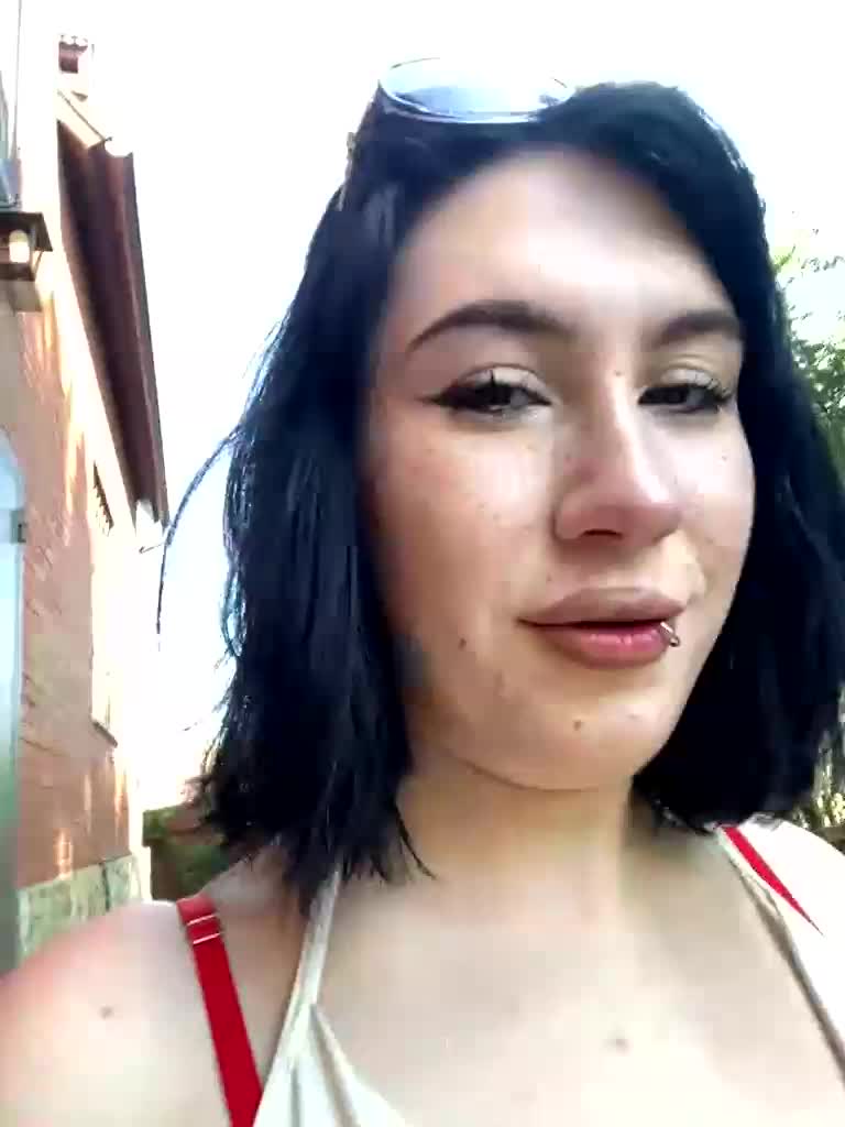 BustyLina Cam Model Chat August 2, 2026