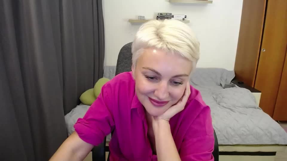 women_pleasures Cam Model Chat August 18, 2026