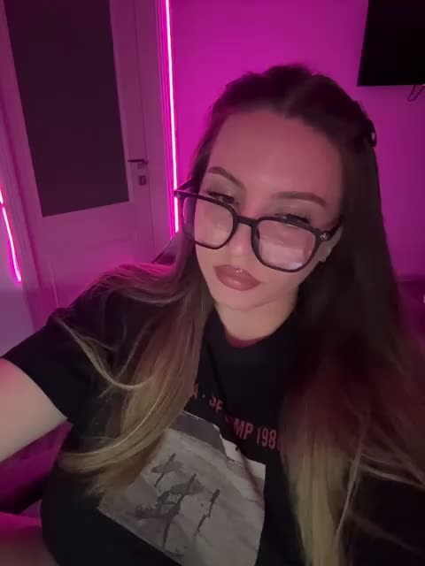 CrisKiss Cam Model Chat August 25, 2026