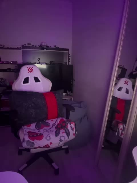 Honey_buns Cam Model Chat August 29, 2026
