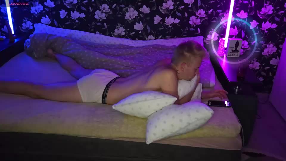 blond_boy69 Cam Model Chat September 1, 2026