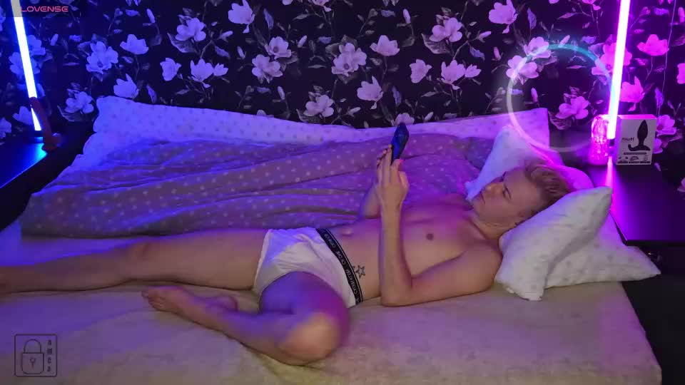 blond_boy69 Cam Model Chat September 1, 2026
