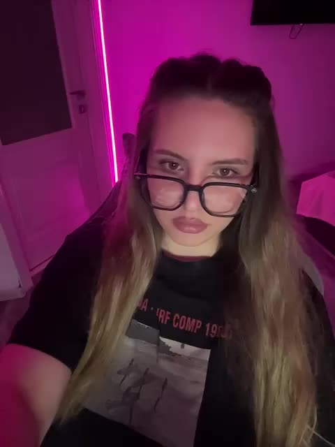 CrisKiss Cam Model Chat September 4, 2026