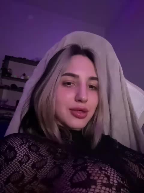 Honey_buns Cam Model Chat October 5, 2026