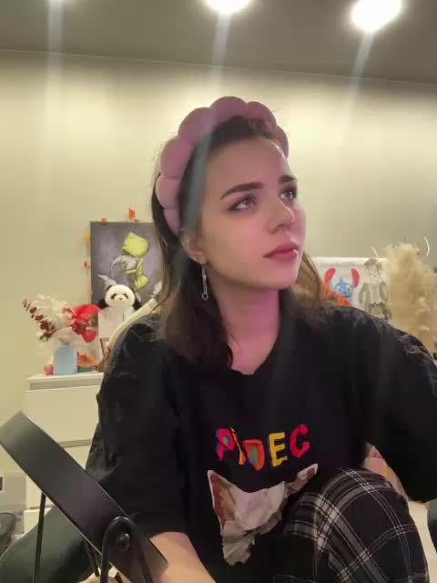 MiniNika Cam Model Chat October 11, 2026