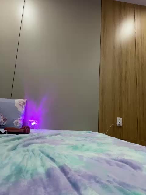 Honey_buns Cam Model Chat October 19, 2026