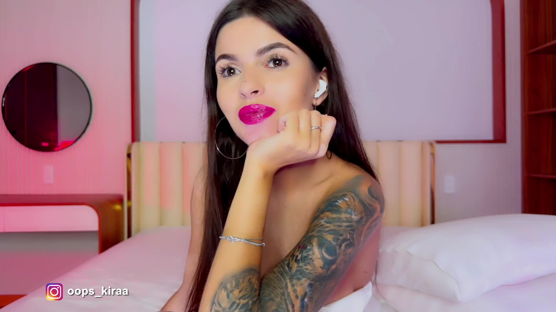 Oops_kiraa Cam Model Chat October 21, 2026